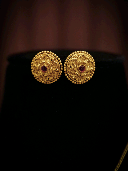 Self design circular pendant set with flower in the center
