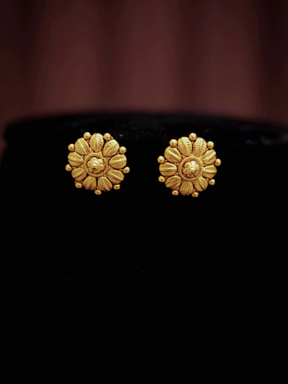 Leaf bottom design 1cm broad chain set with studs