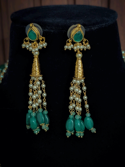 11 inch long pearl and coloured bead five strings set with earrings