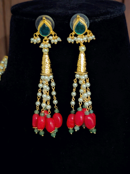 11 inch long pearl and coloured bead five strings set with earrings