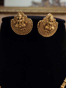 Laxmiji pendant set with flower bead design and gold bead chain