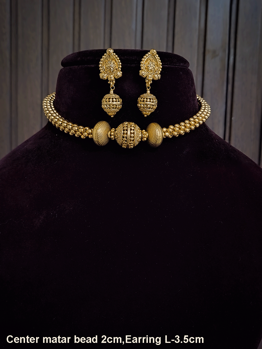 Gold bead woven side string with matar bead in center and side gold beads
