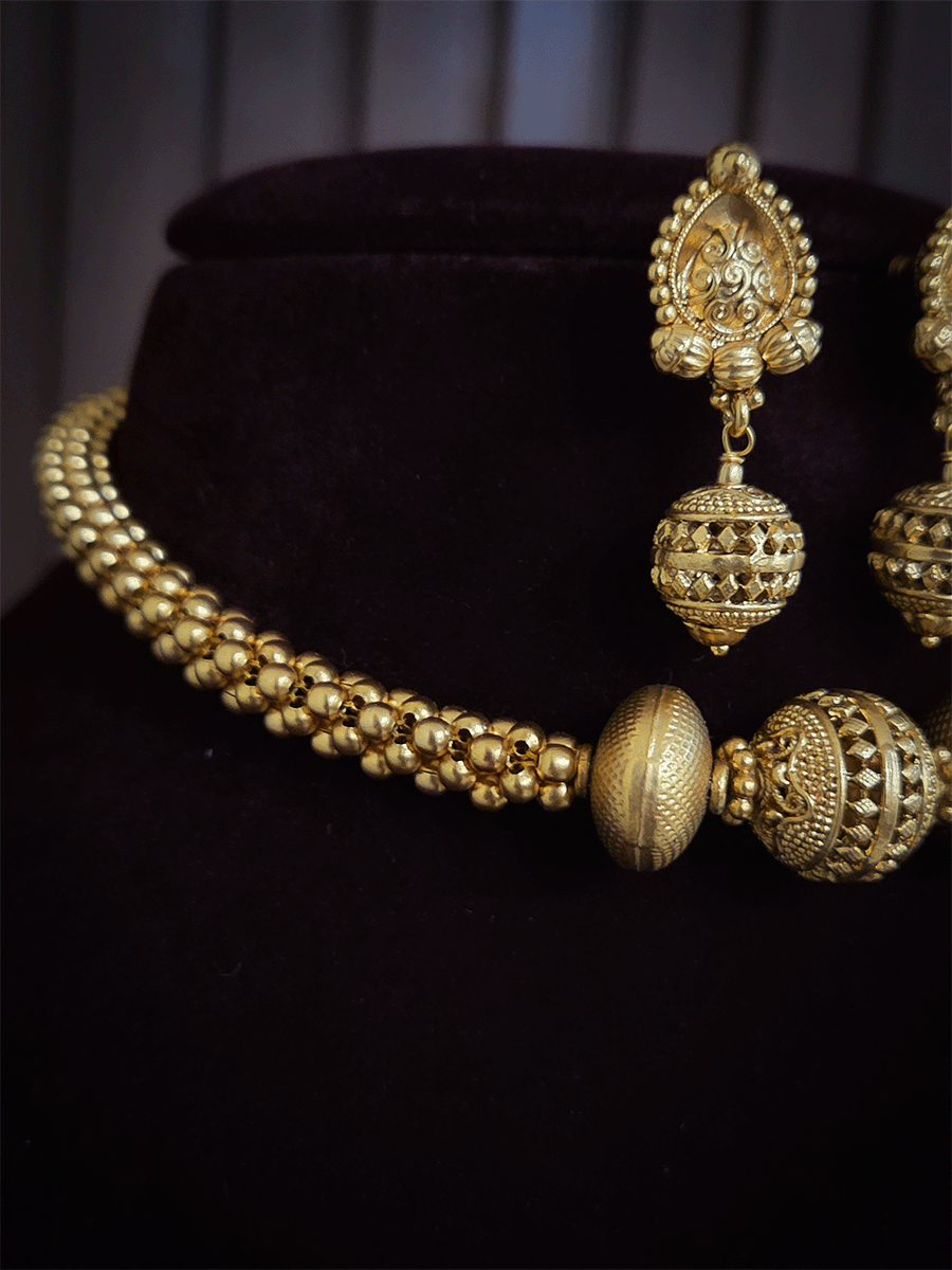 Gold bead woven side string with matar bead in center and side gold beads