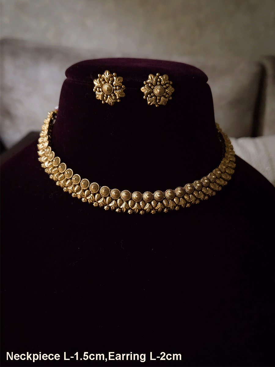 Leaf and circular design traditional necklace set