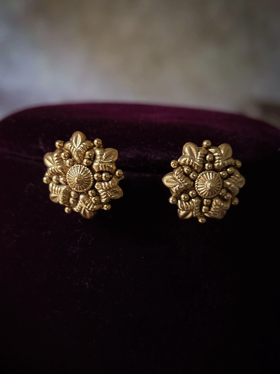 Leaf and circular design traditional necklace set