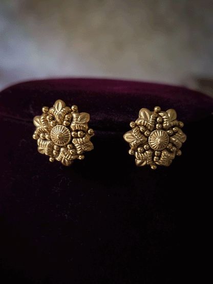 Leaf and circular design traditional necklace set