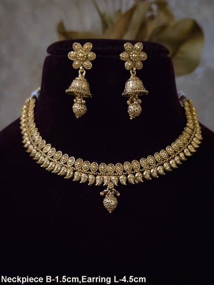 Self oval top with leaf bottom design sleek set with gold bead drop in center