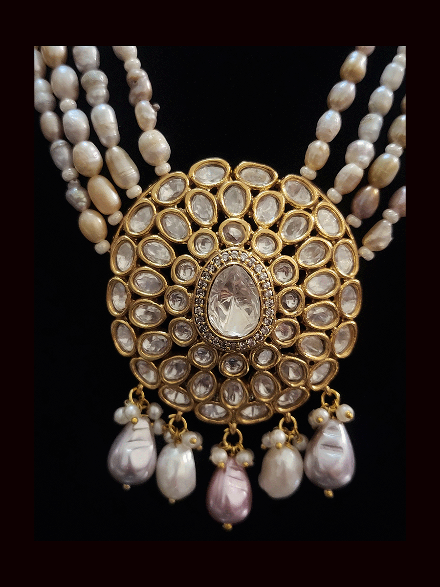 Multiple string oval kundan pendant set with bead drops