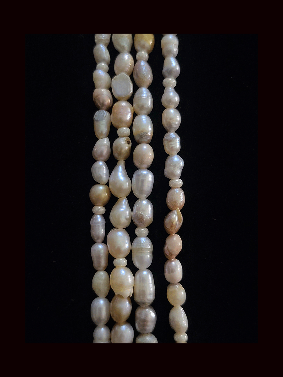 Multiple string oval kundan pendant set with bead drops