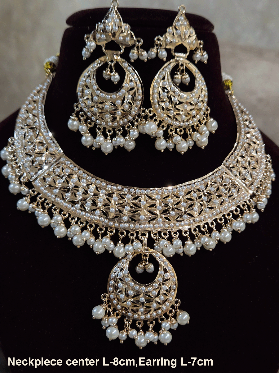 Jadau set with chandbali design center and pearl drops