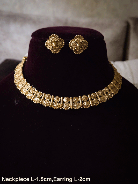 Circular self design classy necklace set with dotted design bottom lace