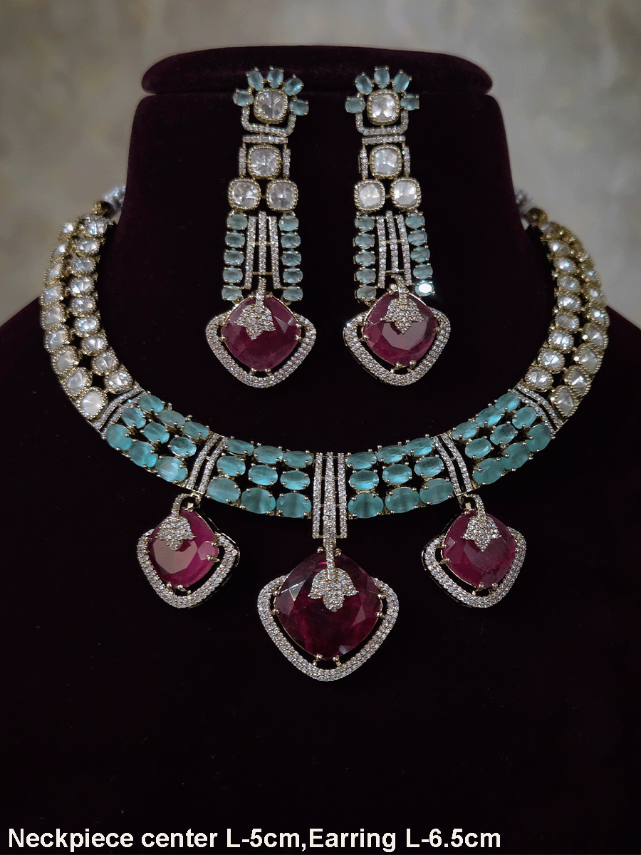Zircon detailing on three hanging stones tukdies of moissanite set