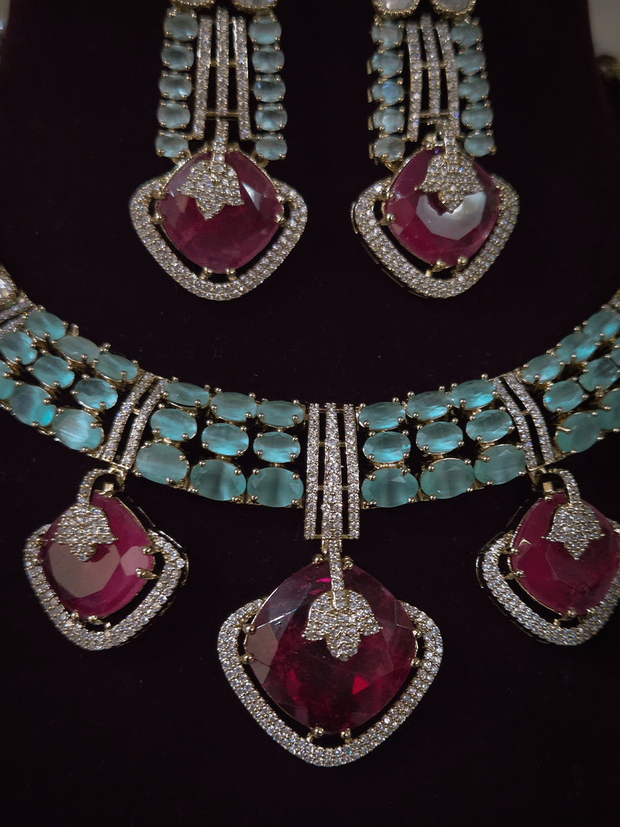 Zircon detailing on three hanging stones tukdies of moissanite set