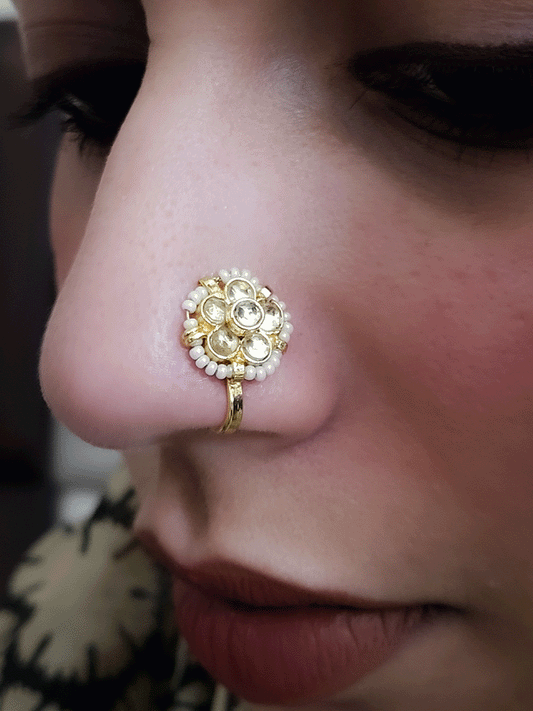 Flower design paachi kundan pirohi work nose pin(L-1.3cm)