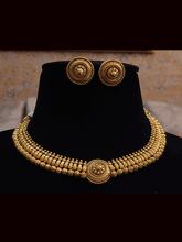Load image into Gallery viewer, Circular tukdi center gold finish set with flower engraved on gold bead design