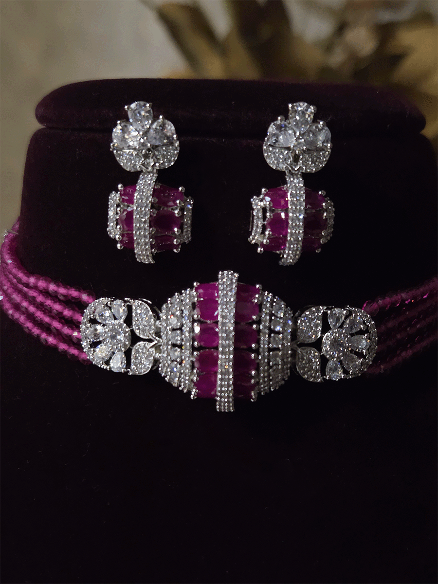 Four onyx bead strings center oval,leaf and flower design AD set in silver finish