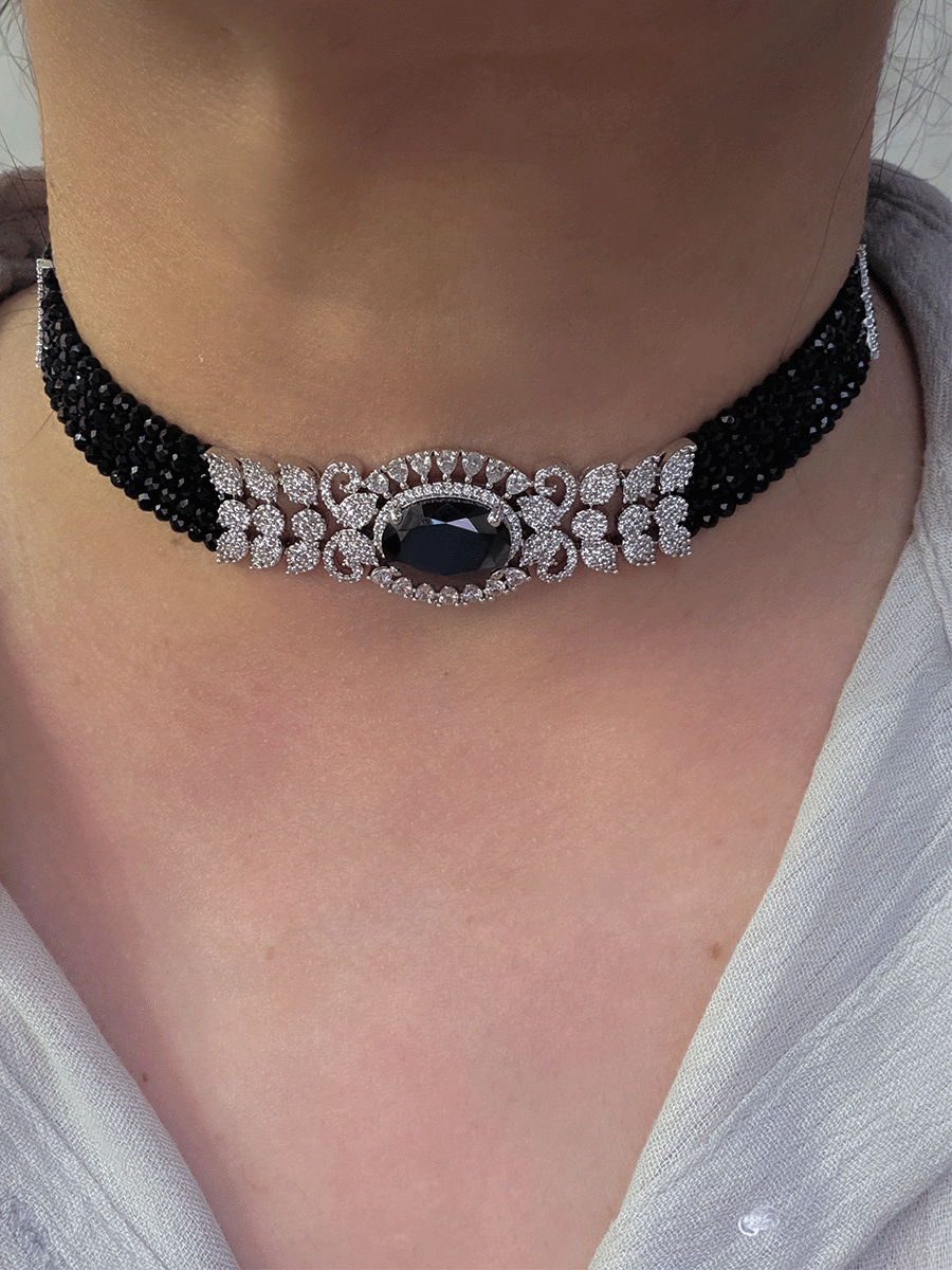 Oval coloured stone in center with AD leaf design and onyx side strings set