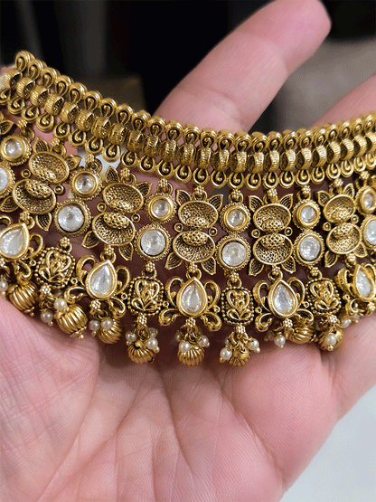 Intricate oval design kundan studded side cheed strings with golden tukdies set