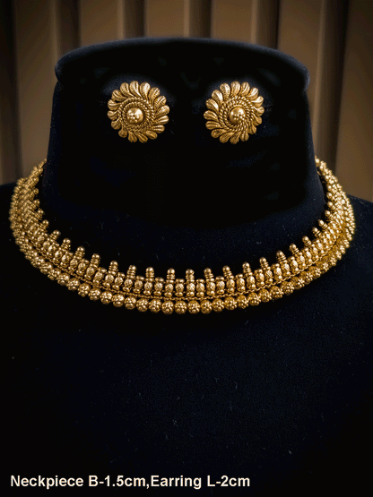 Classy flower engraved on gold bead lace on one side traditional design set