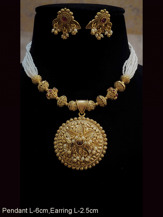 Circular pendant with leaf design and pearly hangings in cheed strings set