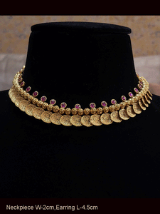 Self design oval tukdies with flower bead lace on top studded with ruby stones