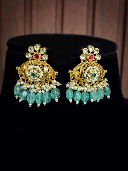 Broad chain paachi kundan flower design tukdi in center set with aqua drops