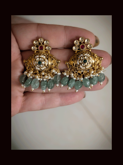 Broad chain paachi kundan flower design tukdi in center set with aqua drops