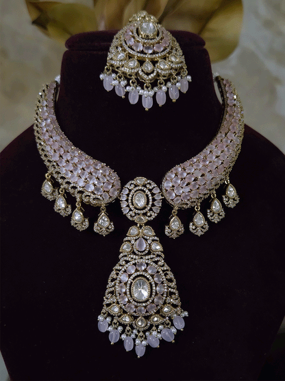 Oval shaped moissanite pendant with stones studded hasli set in mehandi finish