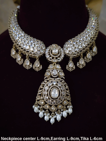 Oval shaped moissanite pendant with stones studded hasli set in mehandi finish