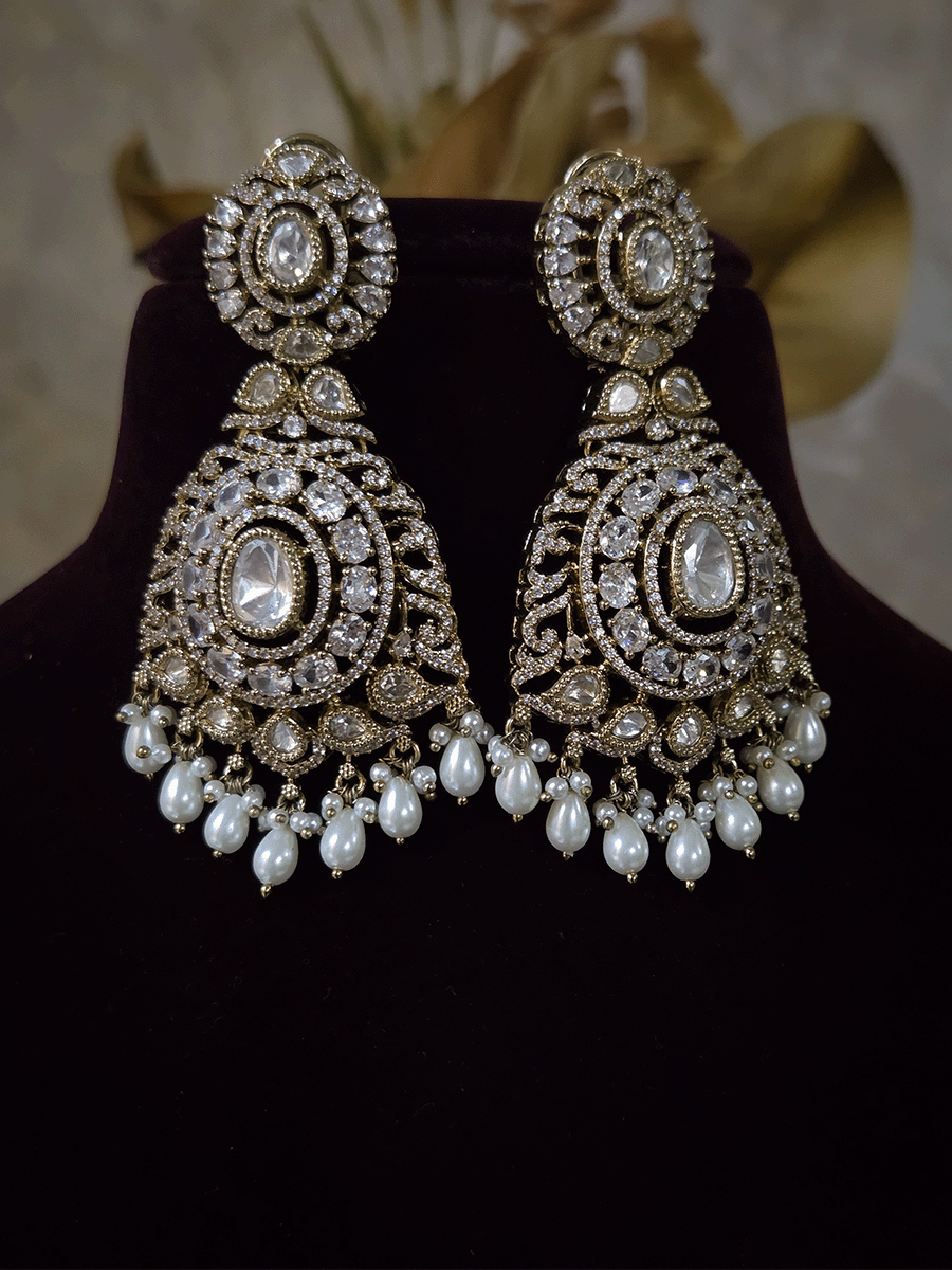 Oval shaped moissanite pendant with stones studded hasli set in mehandi finish