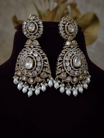 Oval shaped moissanite pendant with stones studded hasli set in mehandi finish