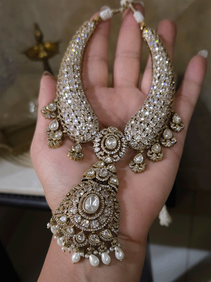 Oval shaped moissanite pendant with stones studded hasli set in mehandi finish