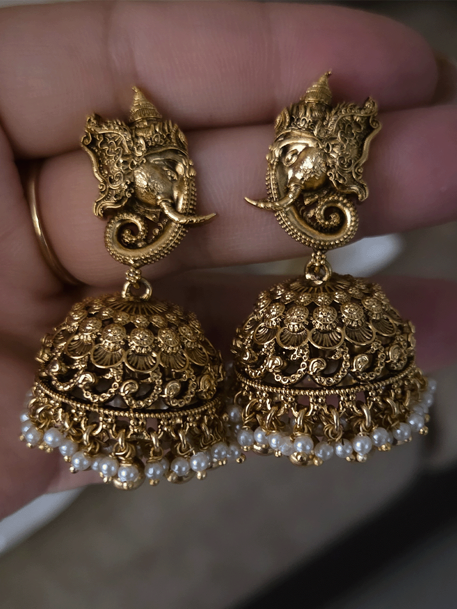 Ganpatiji with Laxmiji and Saraswatiji on both sides bold center design set with intricately carved ganpatiji faces on sides