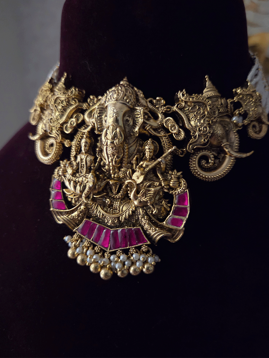 Ganpatiji with Laxmiji and Saraswatiji on both sides bold center design set with intricately carved ganpatiji faces on sides