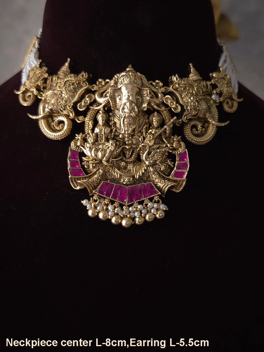 Ganpatiji with Laxmiji and Saraswatiji on both sides bold center design set with intricately carved ganpatiji faces on sides