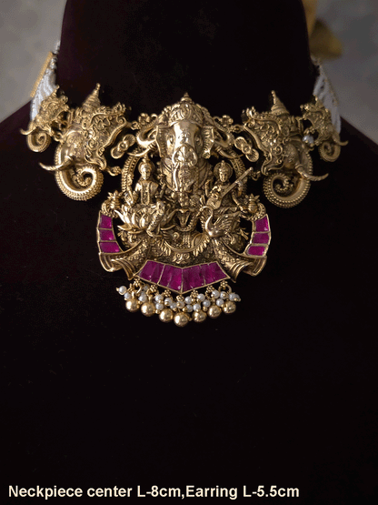 Ganpatiji with Laxmiji and Saraswatiji on both sides bold center design set with intricately carved ganpatiji faces on sides