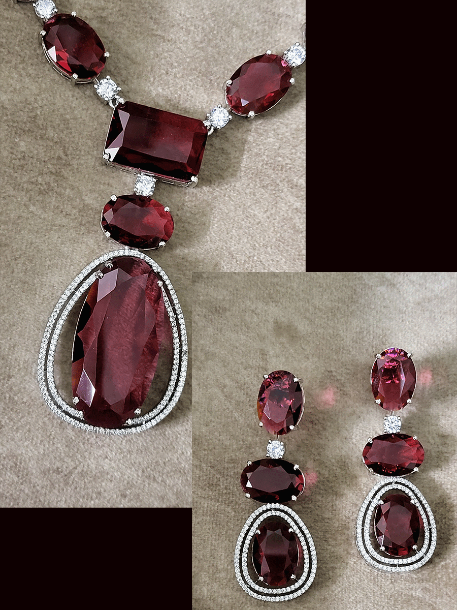 Bold oval stones neckpiece with oval ad pendant