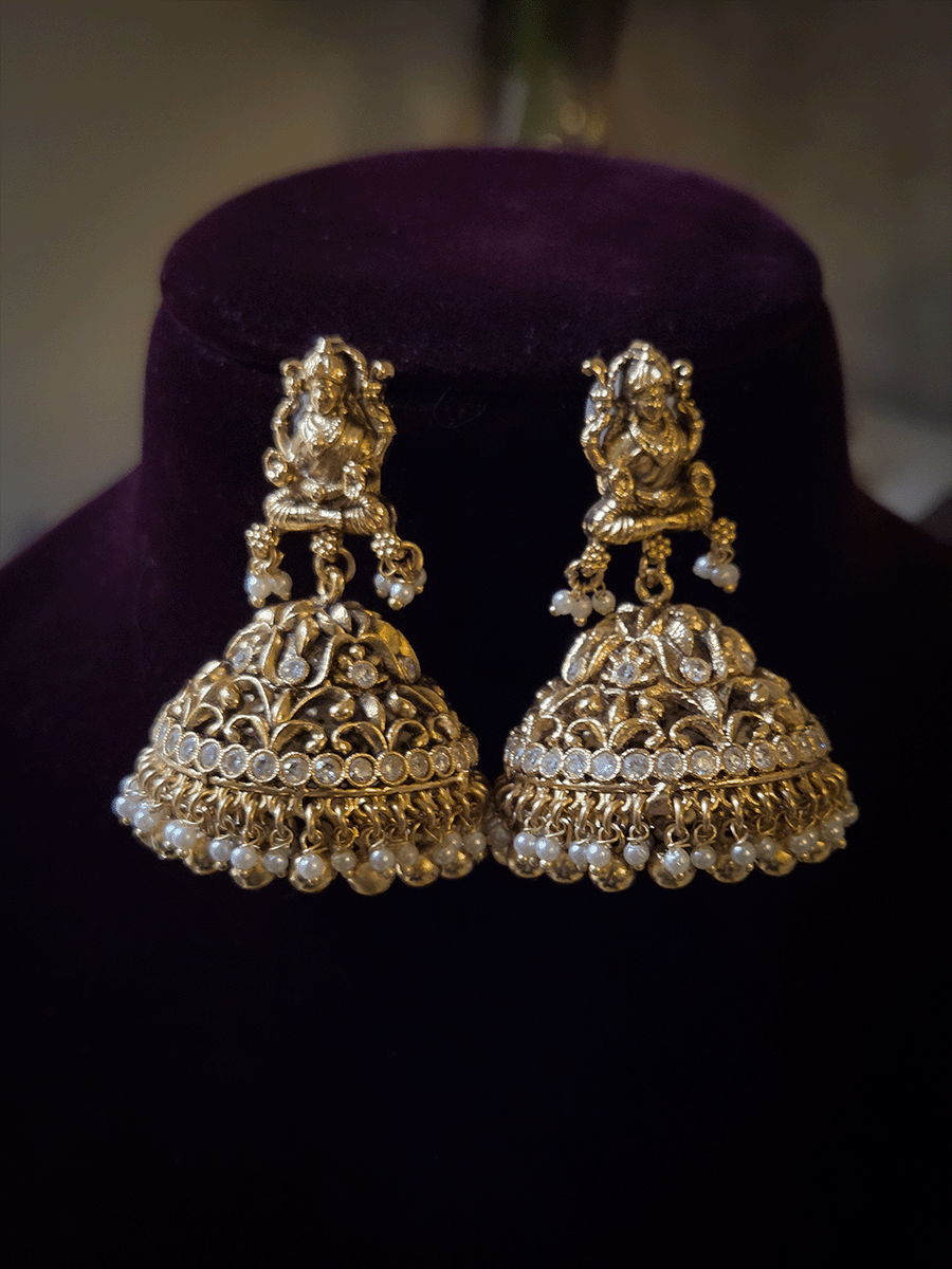Ram durbar broad pendant set in pearl strings with intricate side carving (both long and short)