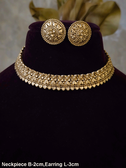 2 cm broad flower and heart carving choker set with studs