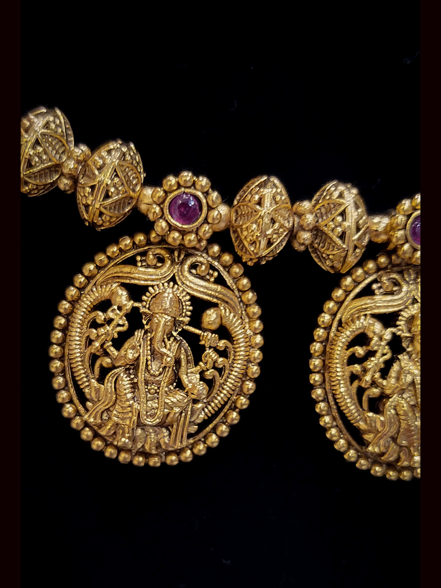 Oval Ganpatiji tukdies in matar bead necklace set