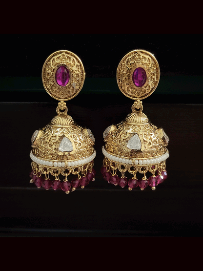 Oval kundan tukdi with ruby stone center set with side cheed strings