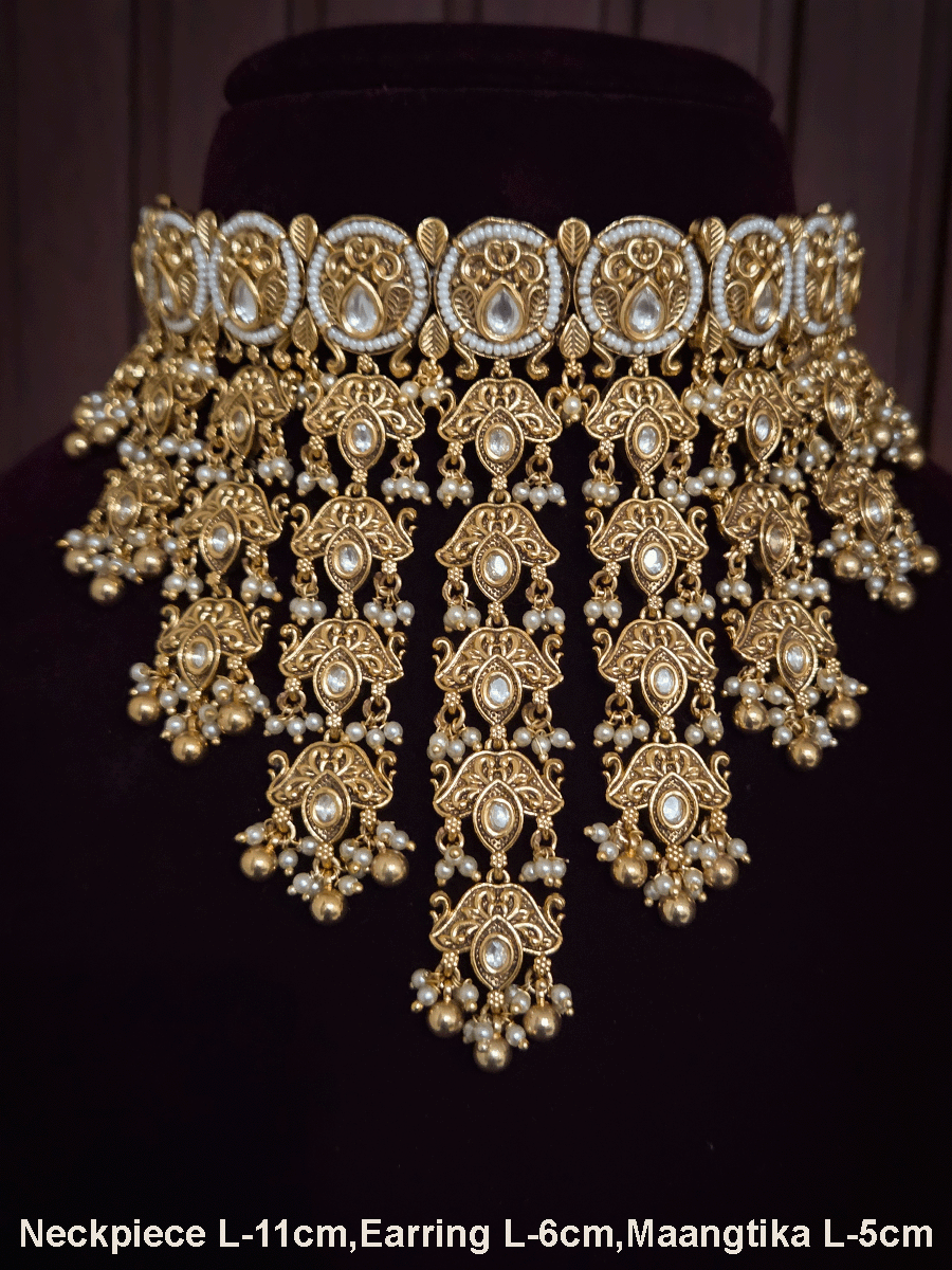 Gold finish kundan embedded set with tukdi tassel design