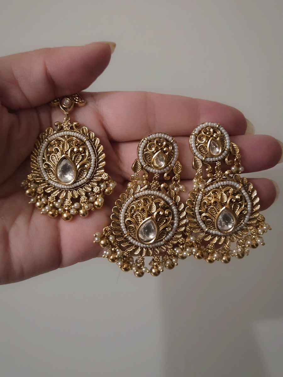 Gold finish kundan embedded set with tukdi tassel design