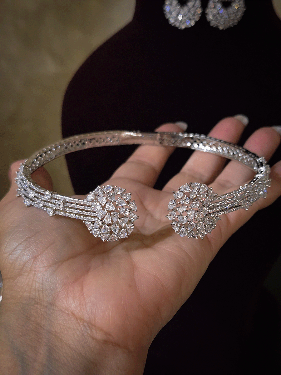 Four AD line sides with pear shaped AD circular design in center 10.5 cm diameter hasli