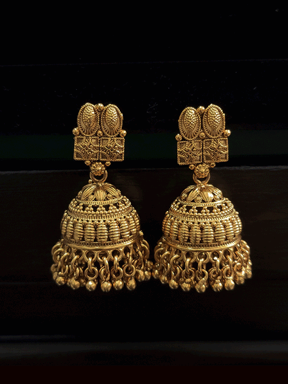 Broad necklace set with oval design lace on top edge and ghunghru hangings at bottom
