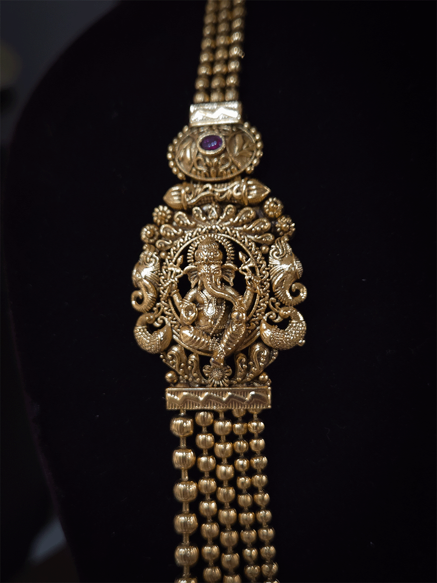 Five gold bead strings sitting Ganpatiji side brooches set