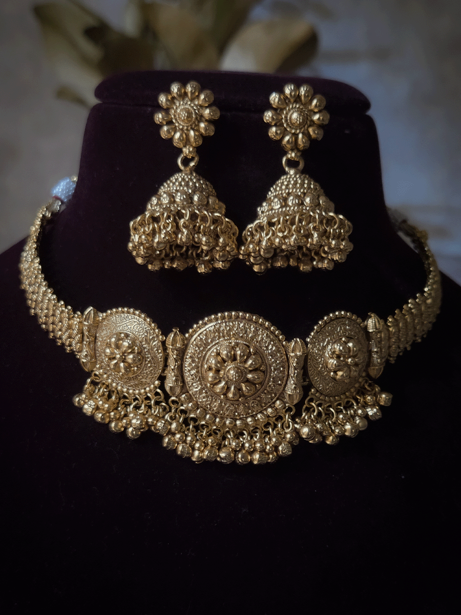 Three self design flower center chik set with broad side chain and ghunghru hangings