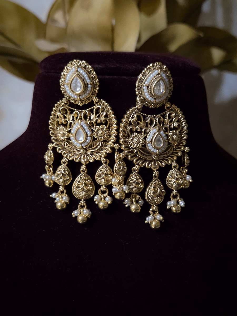 Traditional kundan set with chandbali design tukdies and leaf tassel hangings