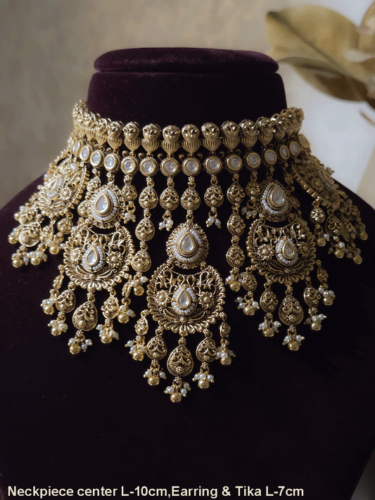 Traditional kundan set with chandbali design tukdies and leaf tassel hangings