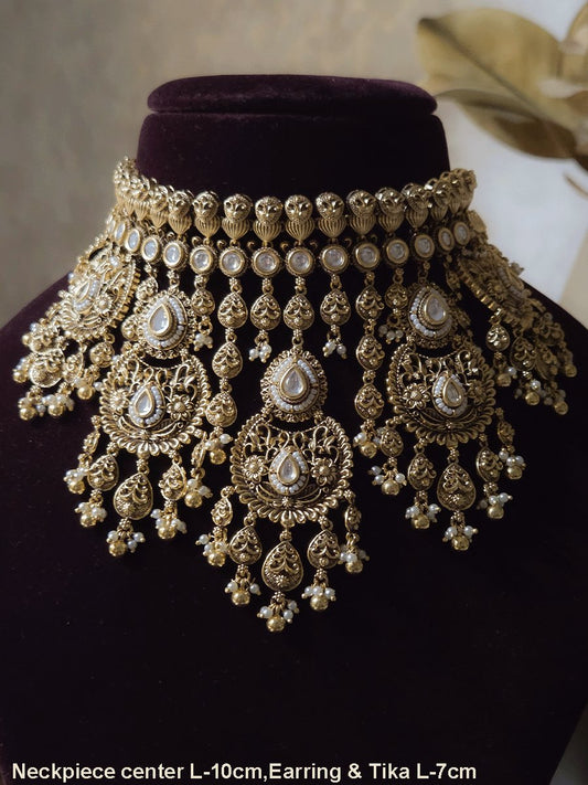Traditional kundan set with chandbali design tukdies and leaf tassel hangings